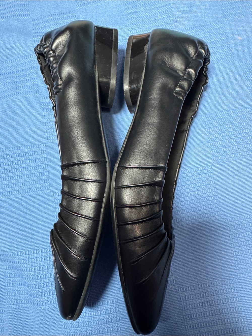 SZ 8.5 Anne Klein Iflex Black Pleated Ballet Flats